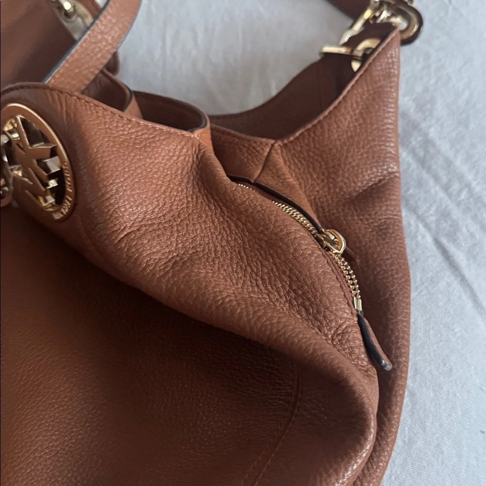 Michael Kors Brown Pebbled Leather Multi-Pocket Shoulder Bag. Gold hardware. - Picture 5 of 14